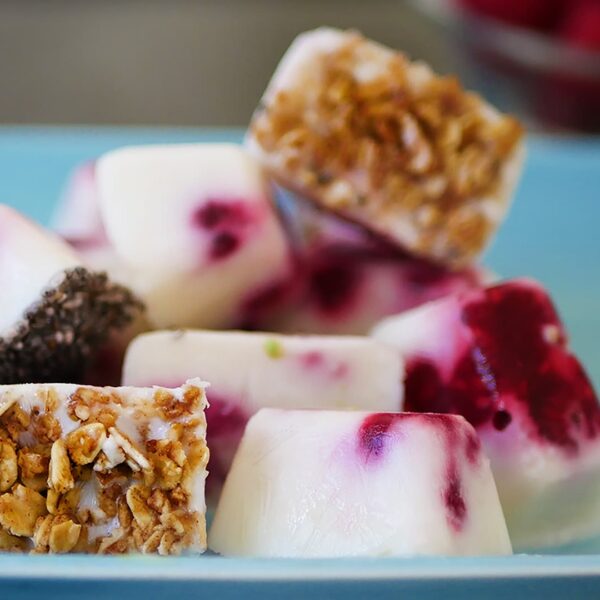 Vitaminboosters med citron, ingefära, hallon och honung.